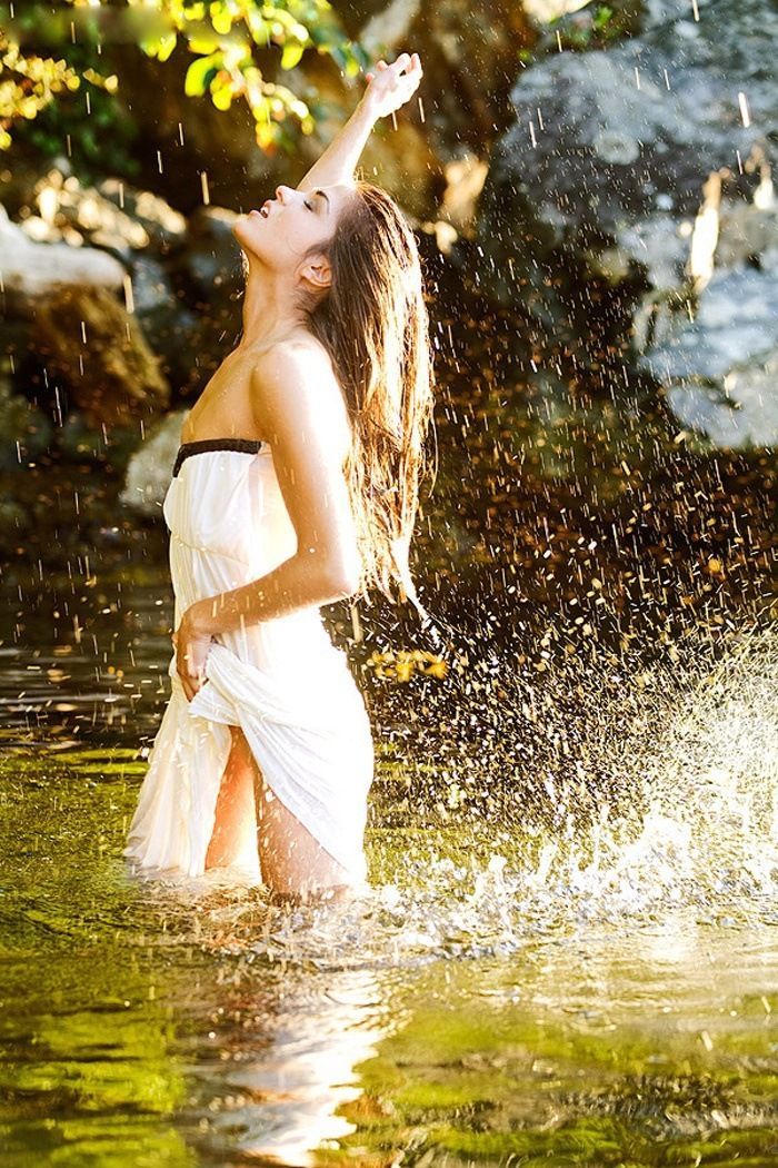 Marie Avgeropoulos in Veracruz