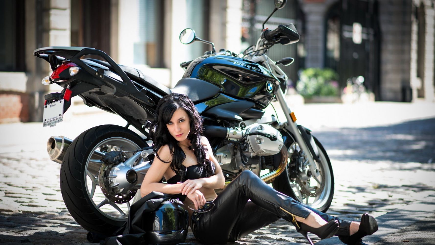 European women on bikes in Veracruz