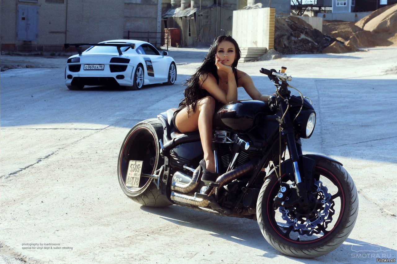 Sexy model Brunettes on a motorcycle in Veracruz