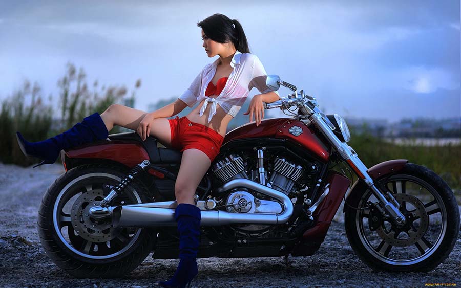 Beautiful girls and motorcycles in Veracruz