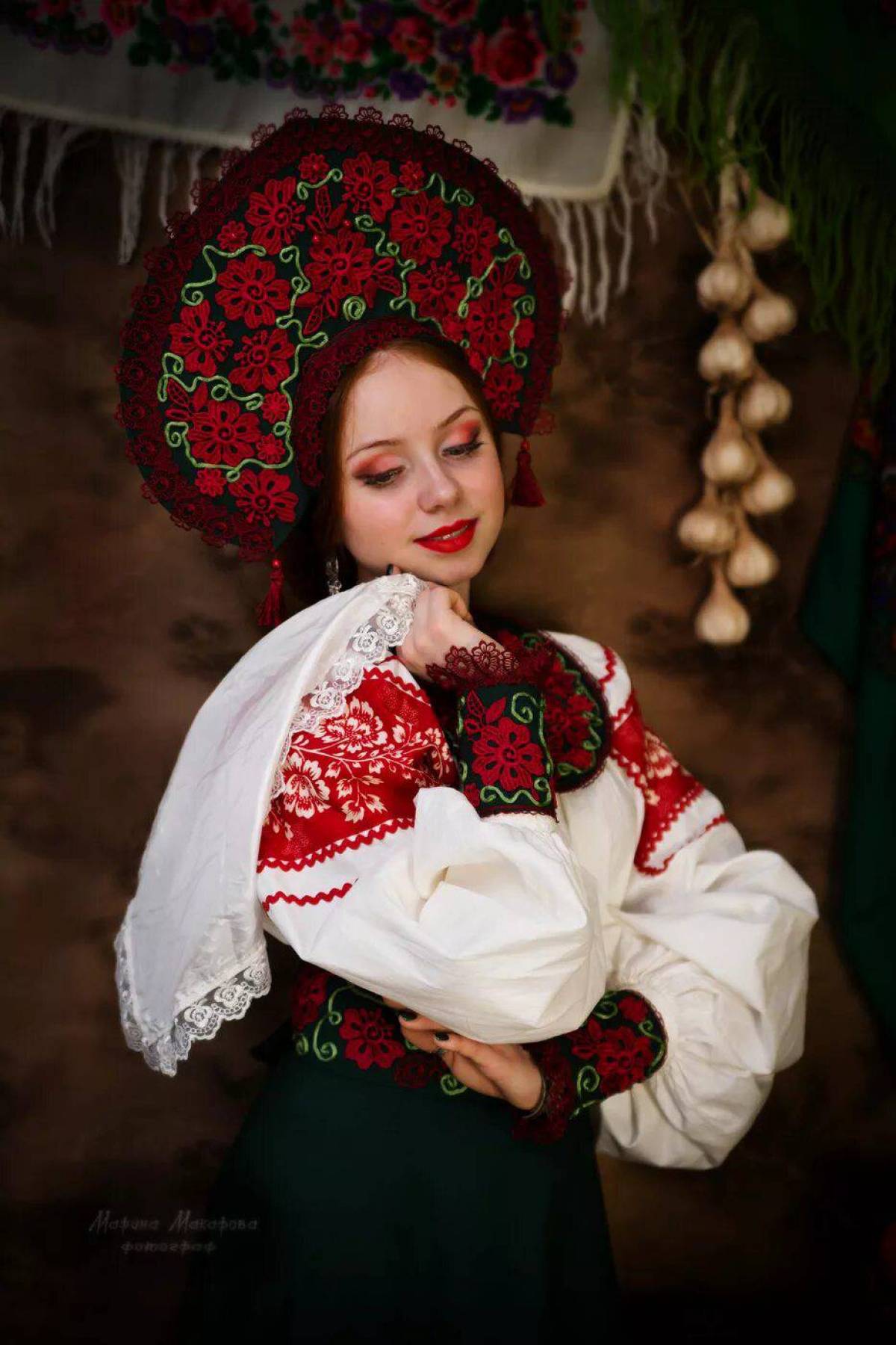 Women in Slavic costumes underwear in Veracruz