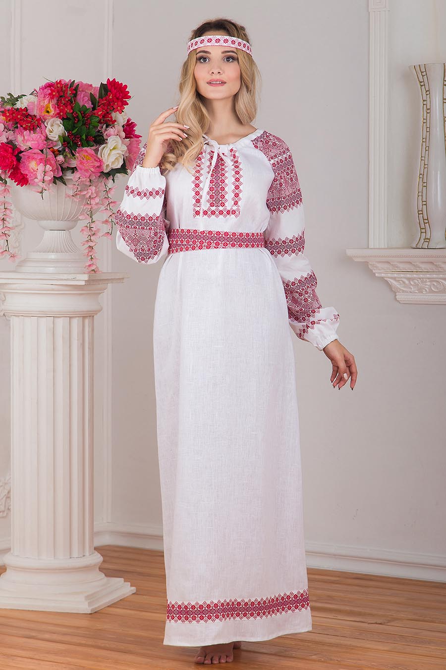 Women in Slavic costumes in Veracruz