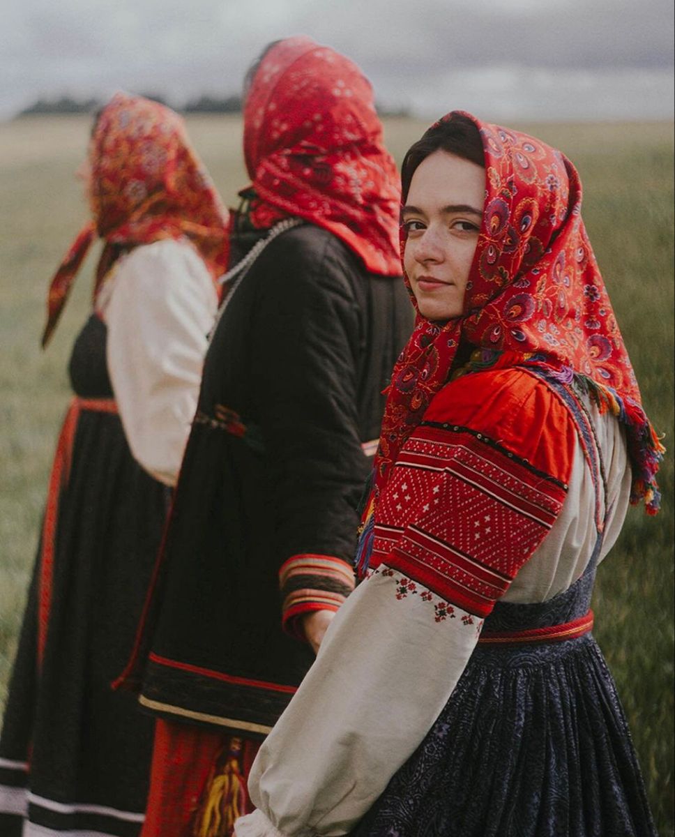 Women in Slavic costumes in Veracruz