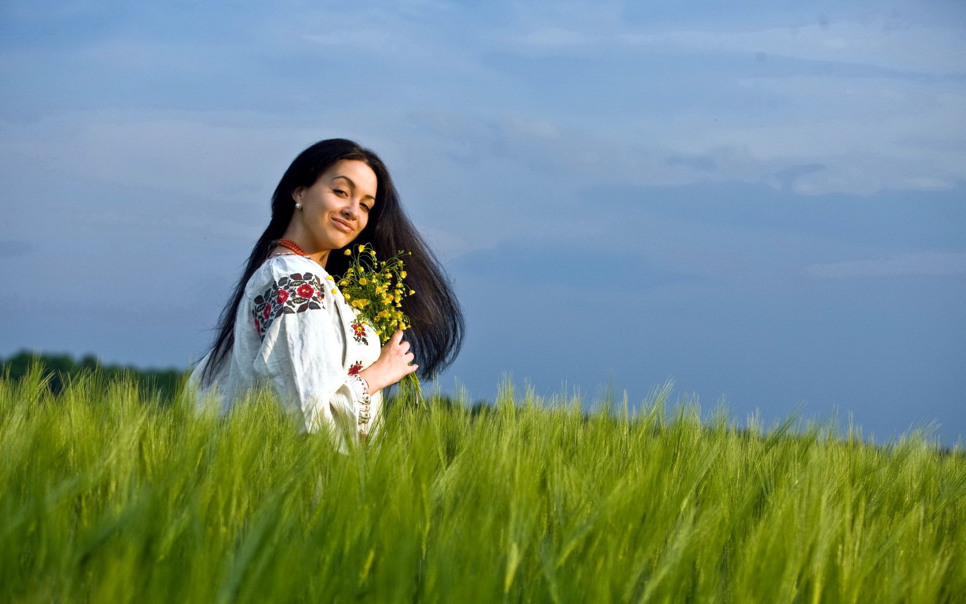 Girls in Slavic costumes in Veracruz